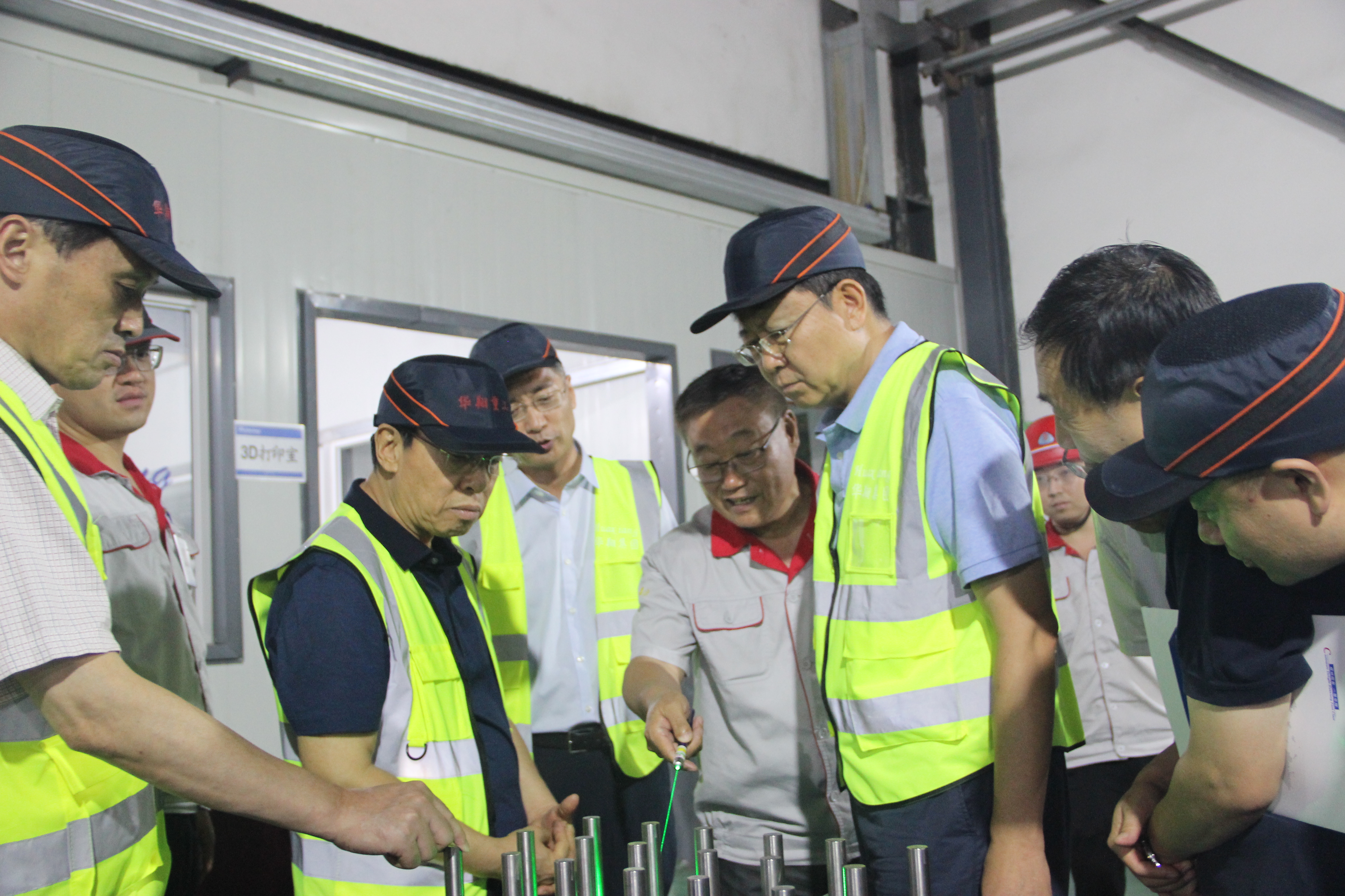 山西省人民政府原副省長(zhǎng)、中國(guó)生產(chǎn)力學(xué)會(huì)會(huì)長(zhǎng)、山西省資源型經(jīng)濟(jì)轉(zhuǎn)型促進(jìn)會(huì)總顧問(wèn)牛仁亮一行蒞臨我司調(diào)研